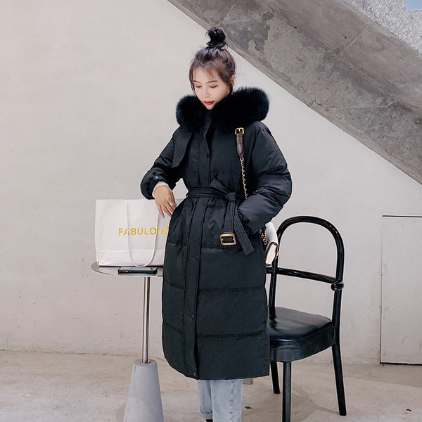 Dugačka ženska jakna s perom i remenom