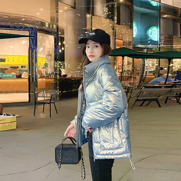 Rövid női kabát széles modell kapucni nélkül