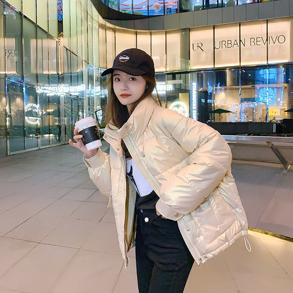 Rövid női kabát széles modell kapucni nélkül