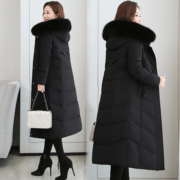 Téli hosszú női kabát kapucnival és derékkötővel