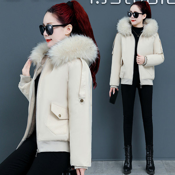 Rövid modellű női téli kabát pehellyel