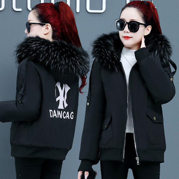 Rövid modellű női téli kabát pehellyel