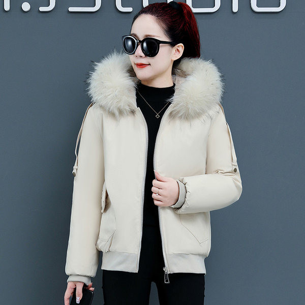 Rövid modellű női téli kabát pehellyel
