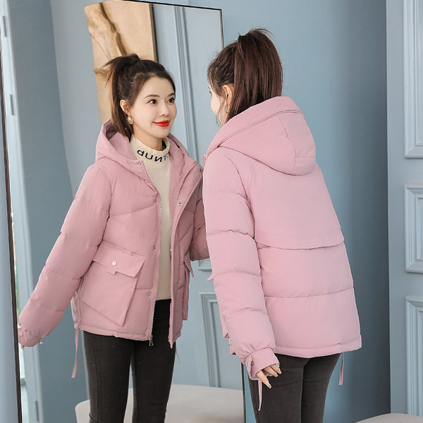 Téli kabát kapucnival és zsebekkel