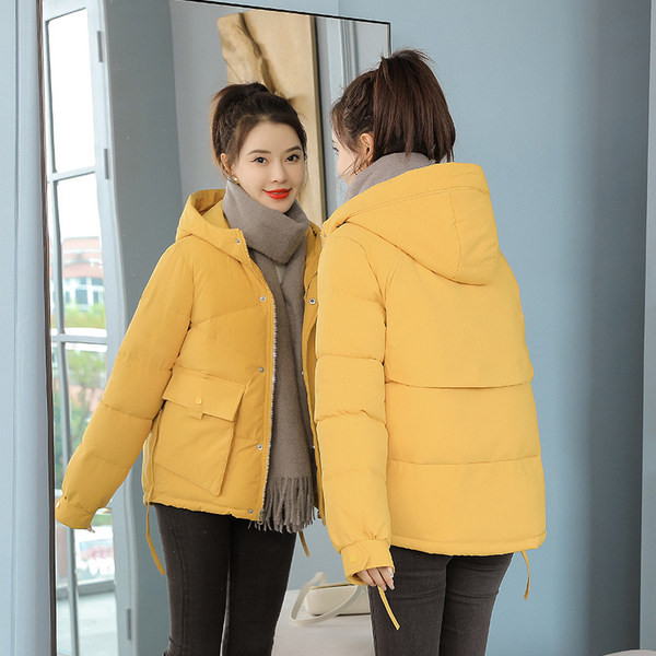 Téli kabát kapucnival és zsebekkel