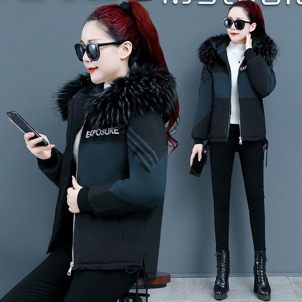 Rövid női téli kabát pehely kapucnival