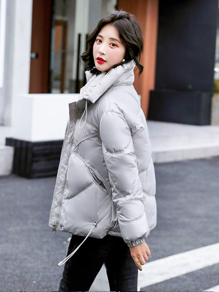 Új modell női téli kabát magas gallérral - négy színben