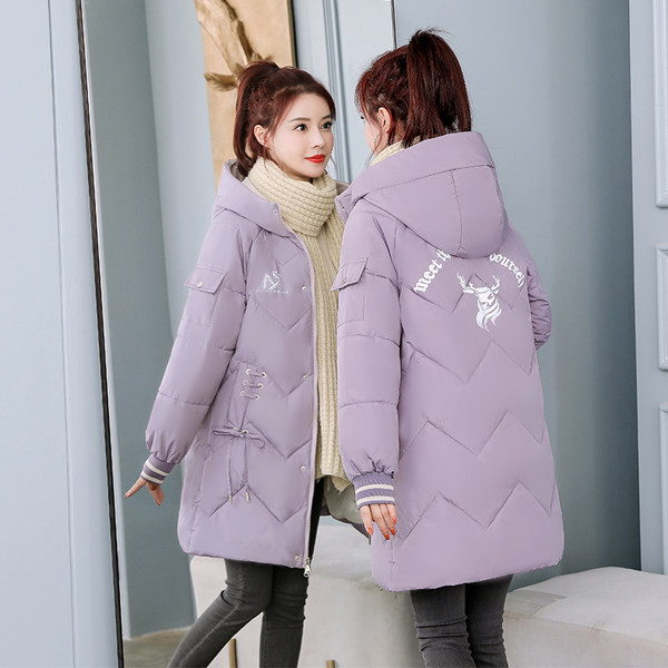 Meleg téli kabát felirattal és nyomattal a hátán