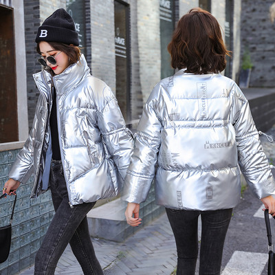 Új modell női kabát magas gallérral és fűzővel