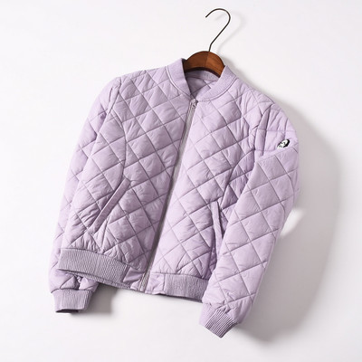 Γυναικείο μπουφάν με κλασικό  γιακά και έμβλημα και φερμουάρ