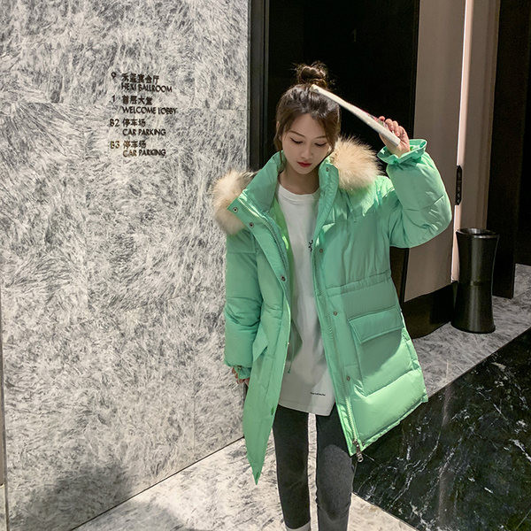 Stílusos női kabát széles modell pehelytal és kapucnival