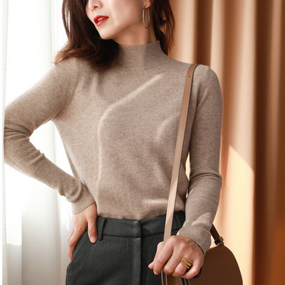 Нов модел изчистен пуловер с ниска яка