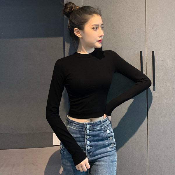 Дамска къса блуза с дълъг ръкав и овално деколте 