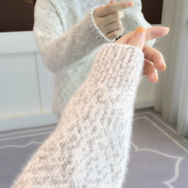 Μοντέρνο γυναικείο πλεκτό πουλόβερ με κεντητική επιγραφή