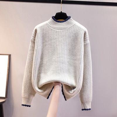 Дамски пуловер с висока яка и емблема