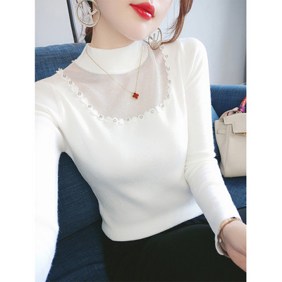 Дамски пуловер с овално деколте и декоративни камъни