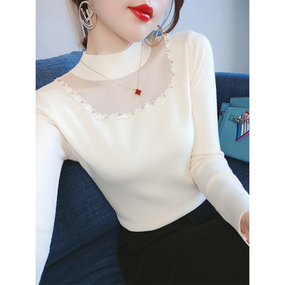 Дамски пуловер с овално деколте и декоративни камъни