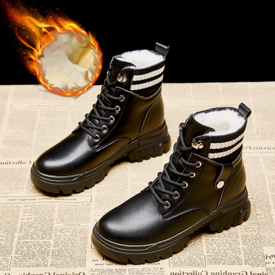 Дамски боти от изкуствена кожа с връзки в черен и бял цвят