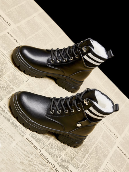 Дамски боти от изкуствена кожа с връзки в черен и бял цвят 