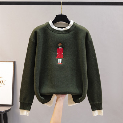 Ежедневен пуловер с бродерия и овално деколте