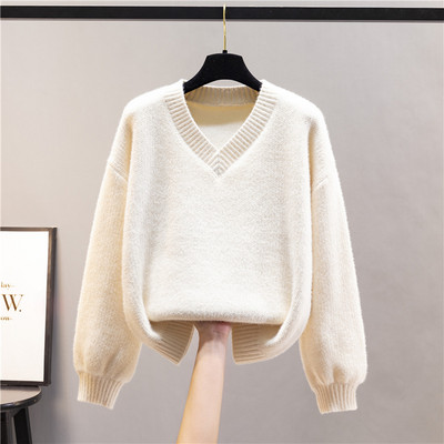 Вълнен дамски пуловер с шпиц деколте - свободен модел