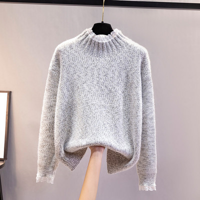 Модерен дамски пуловер с ниска яка и дантела