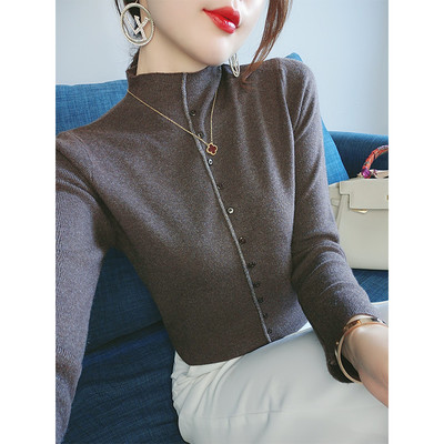 Ежедневен дамски пуловер с висока яка и копчета