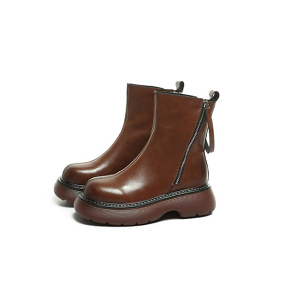 Дамски кожени ботуши с  цип и равна подметка