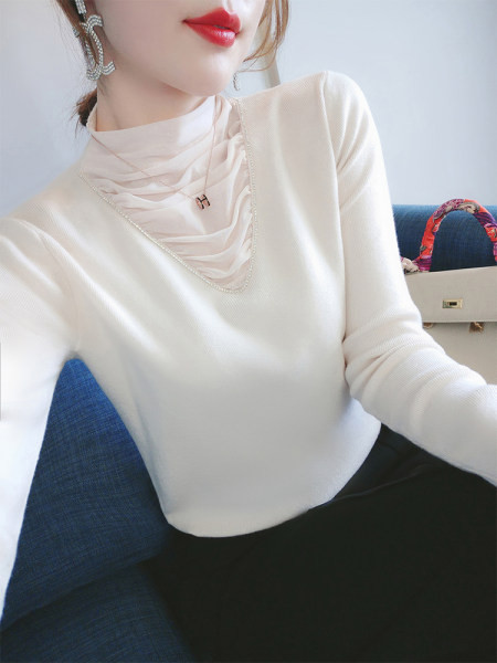 Дамски пуловер с ниска яка-в три цвята