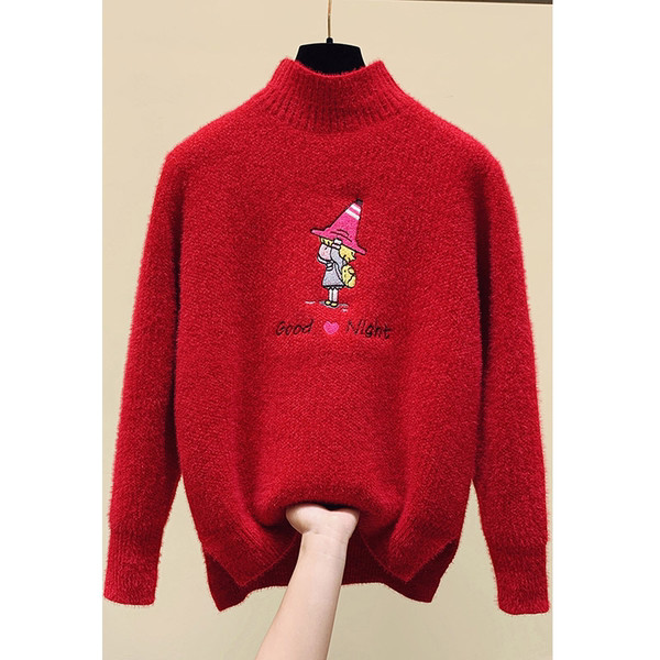 Дамски пухен пуловер с бродерия и ниска яка