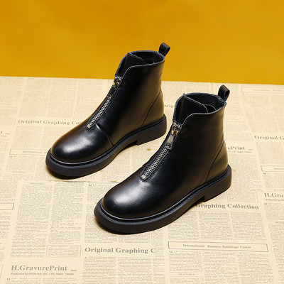 Кожени дамски боти с преден цип в черен цвят