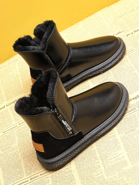 Ежедневни боти с равна подметка