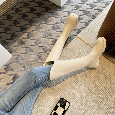 Дамски кожени  ботуши с  равна  подметка