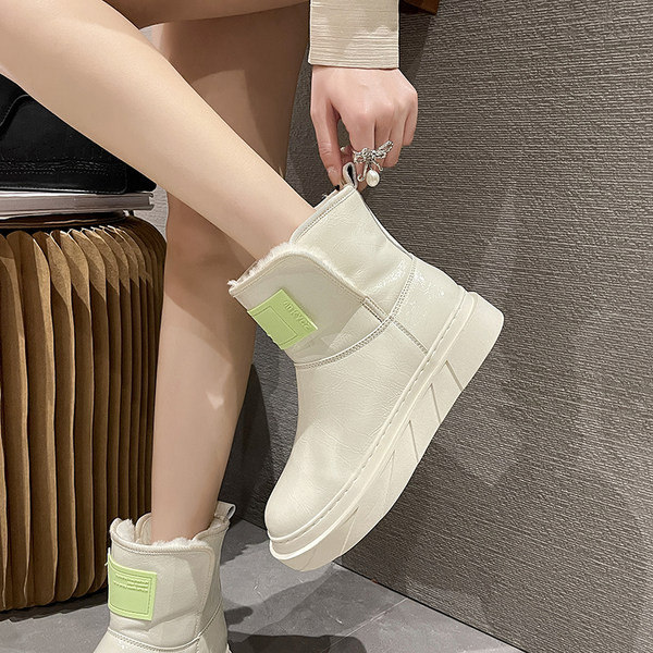 Водоустойчиви зимни боти с топла подплата