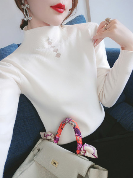 Дамска модерна блуза с камъни в черен и бял цвят 