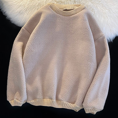 Есенно-зимен пуловер с овално деколте