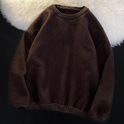 Есенно-зимен пуловер с овално деколте