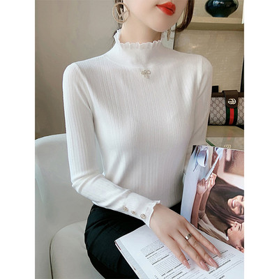 Дамски тънък пуловер с метална декорация