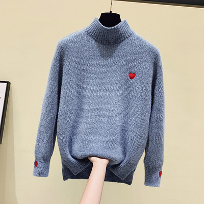 Дамски пуловер с бродерия и високо деколте