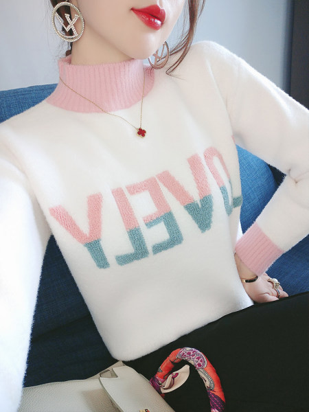 Μοντέρνο γυναικείο πουλόβερ με κεντητική επιγραφή