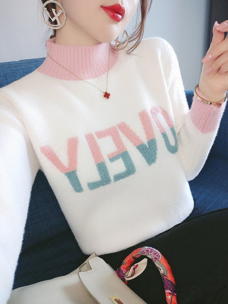 Μοντέρνο γυναικείο πουλόβερ με κεντητική επιγραφή