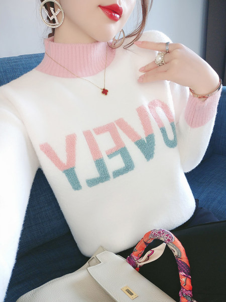 Μοντέρνο γυναικείο πουλόβερ με κεντητική επιγραφή
