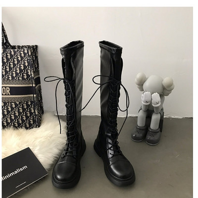 Модерни дамски боти или ботуши от еко кожа в черен цвят