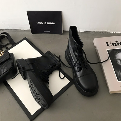 Модерни дамски боти или ботуши от еко кожа в черен цвят