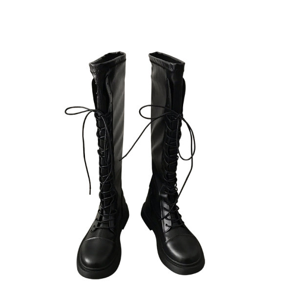 Модерни дамски боти или ботуши от еко кожа в черен цвят