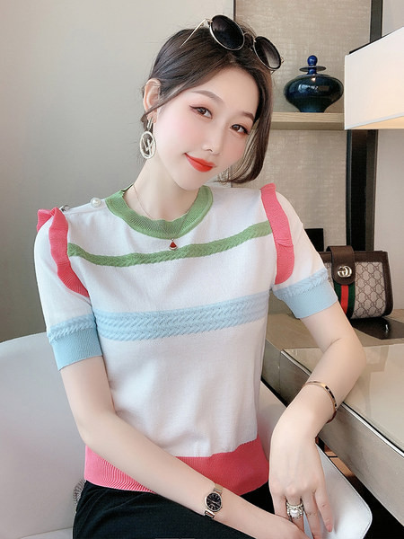 Тънък дамски пуловер с къс ръкав и перли