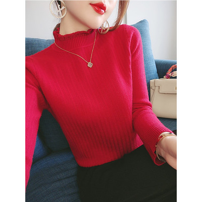 Пухен дамски  пуловер с ниска  яка