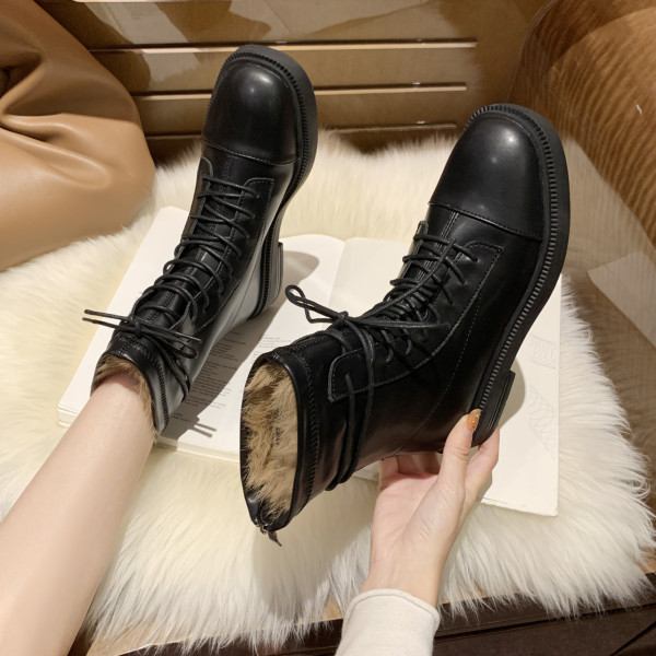 Изчистен модел дамски боти от еко кожа с топла подплата