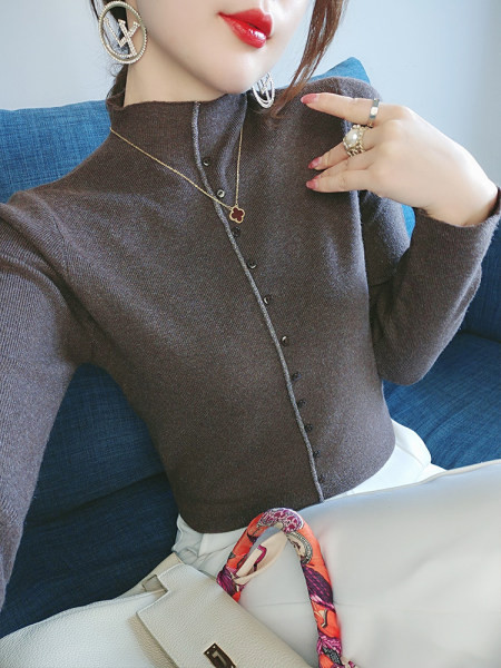 Дамски ежедневен пуловер с висока яка и копчета