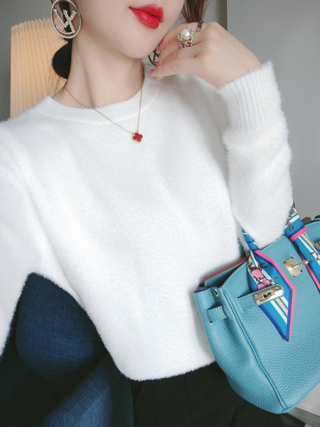 Γυναικείο μονόχρωμο πουλόβερ με στρογγυλή λαιμόκοψη